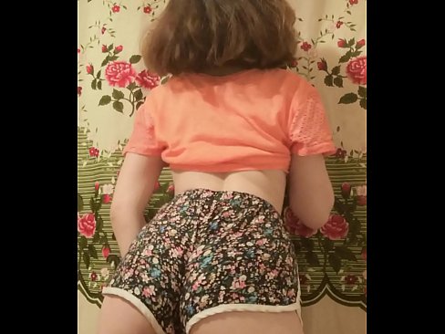 ❤️ Leanbh óg sexy ag baint dá shorts ar cheamara Físeán porn  ag ga.truedating.top